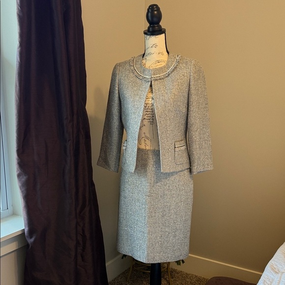 Tahari ASL Jackets & Blazers - EUC Women’s Tahari Silver & Gold Tweed Skirt Suit Set - 4P